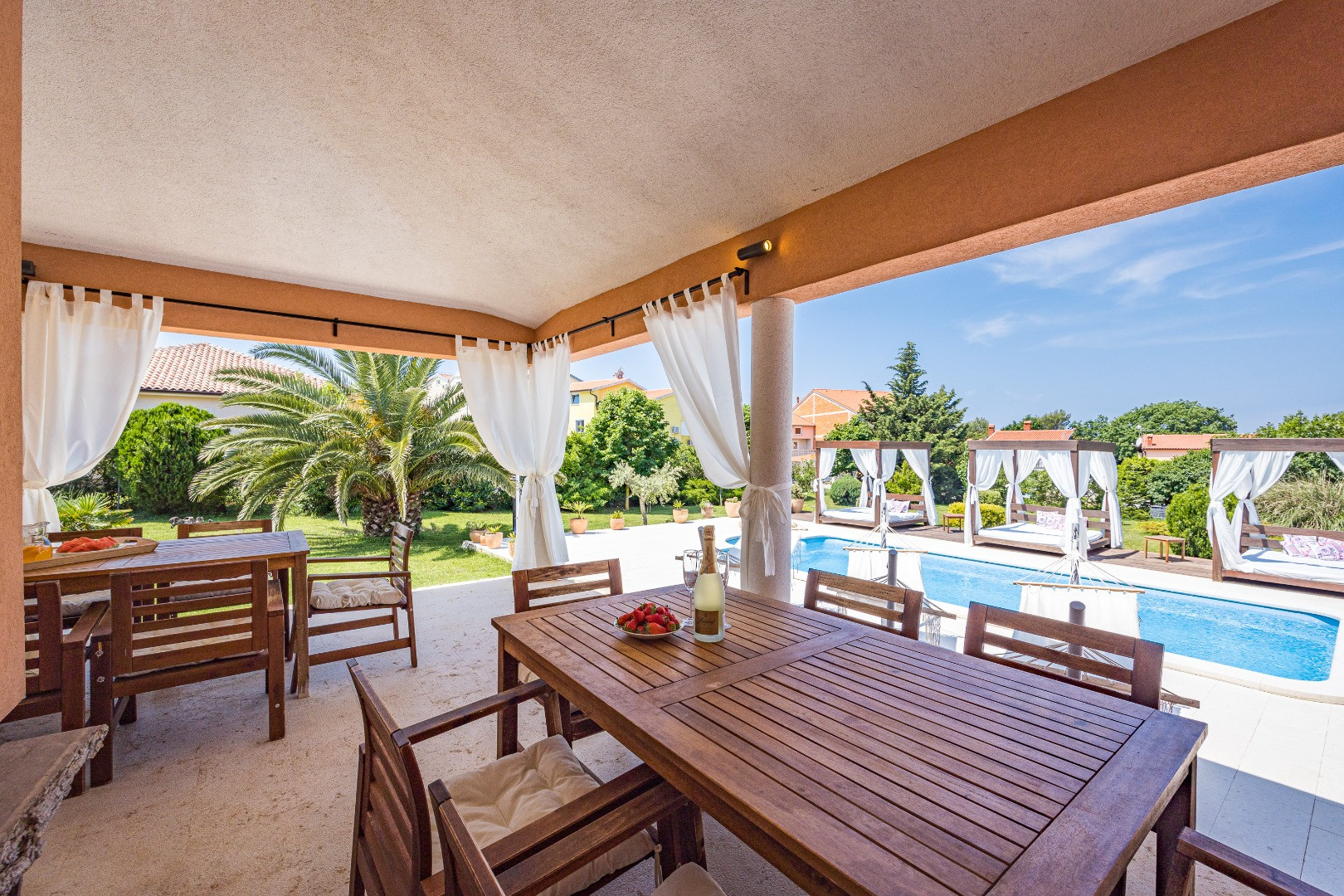 BEAUTIFUL VILLA WITH PRIVATE POOL - in the enchanting Medulin, just 500 meters from the sea, Villa Mirna - modern villa with swimming pool in Medulin, Croatia Medulin